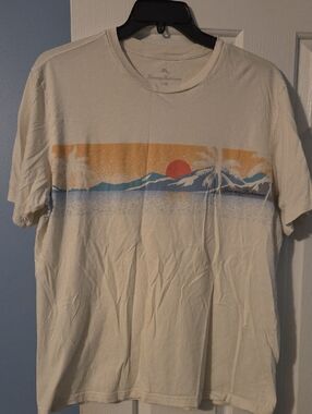 Tommy Bahama Cream Short-Sleeve Tee with Sunset Beach Graphic